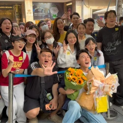 Khoai Lang Thang mở "podcast chữa lành" giữa Phố đi bộ Nguyễn Huệ