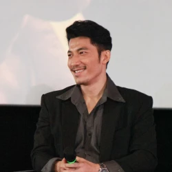 Liên Bỉnh Phát bối rối khi quay cảnh thân mật với đàn chị Đỗ Thị Hải Yến