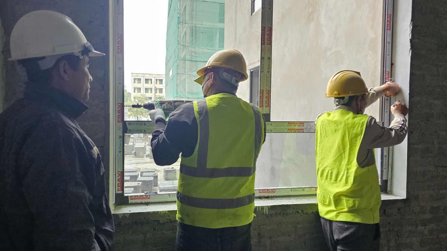 Công nhân vẫn bám công trường NƠXH từng 'nóng' chuyện dân xếp hàng xuyên đêm nộp hồ sơ