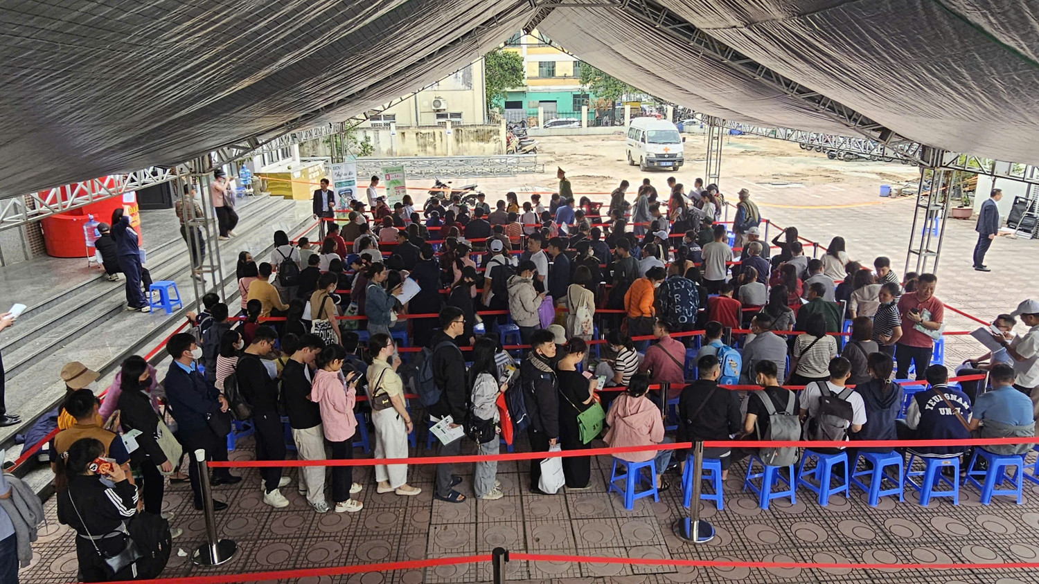 Toàn cảnh dự án NƠXH mở bán từ 900 triệu đồng/căn, hàng nghìn người tranh suất mua