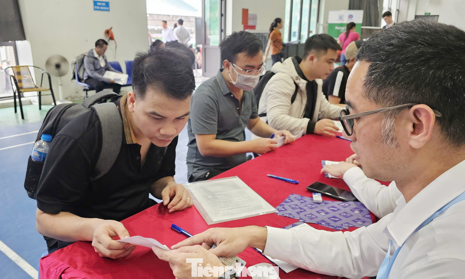 Nghìn người nộp hồ sơ tranh suất NƠXH, 'mua hụt' còn cơ hội ở những dự án nào?