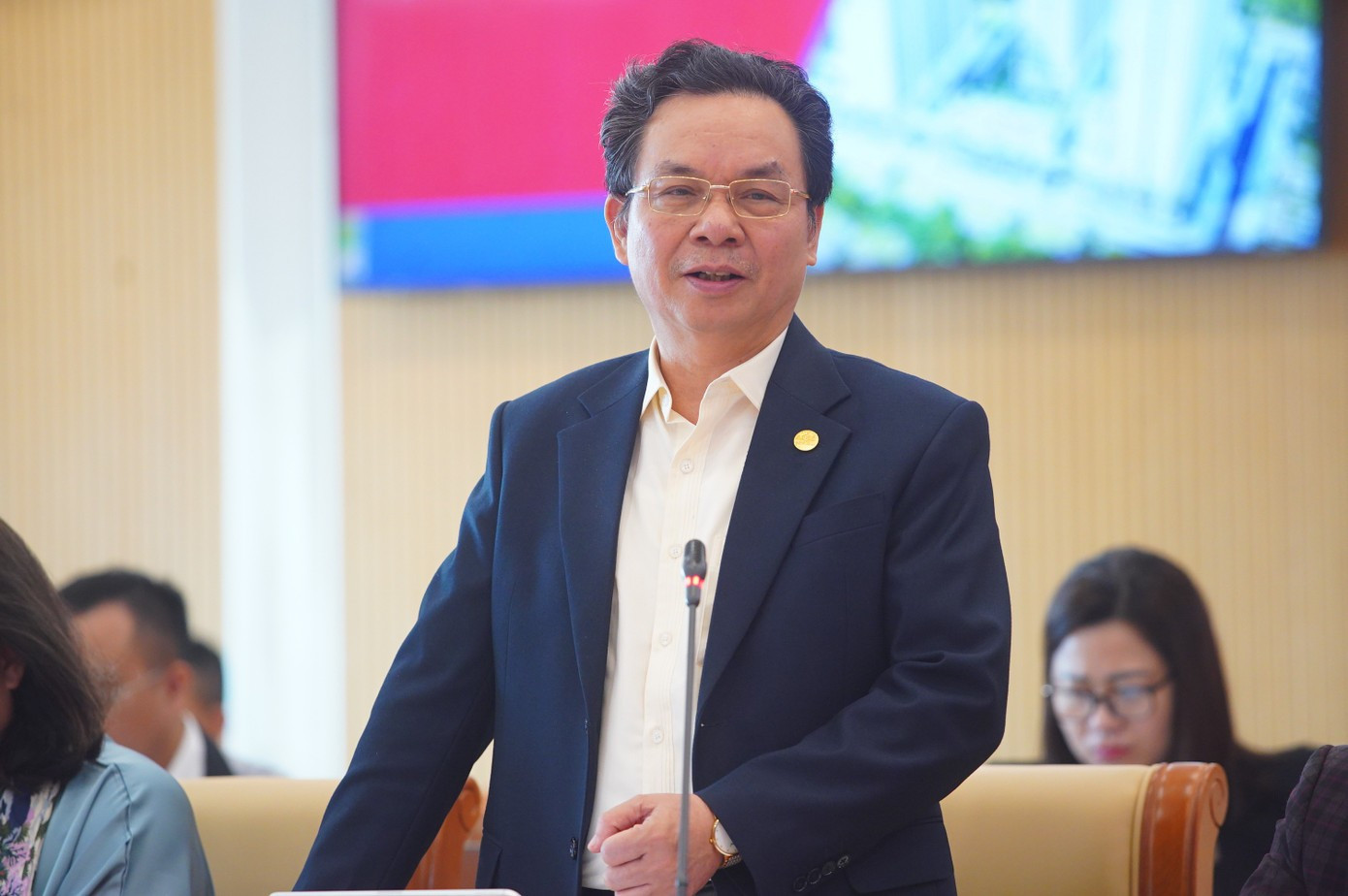 Nhà ở xã hội nên xây trên 'đất vàng' hay đẩy ra vùng ven?