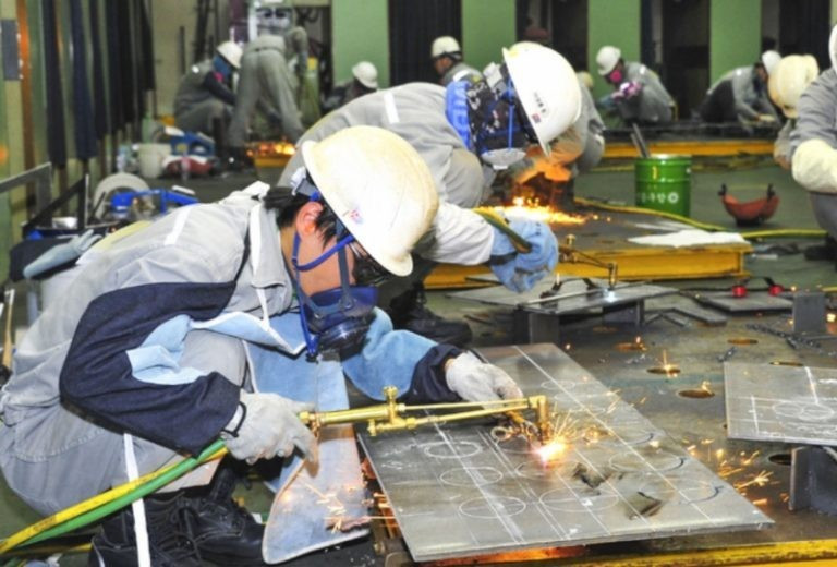 Đề xuất tăng lương cho lao động đi làm việc ở nước ngoài