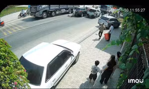Tài xế bán tải hành hung dã man người đi đường