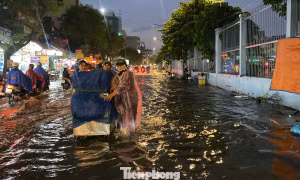 Triều cường dâng cao, khu vực Chợ Lớn ở TPHCM hoá sông 