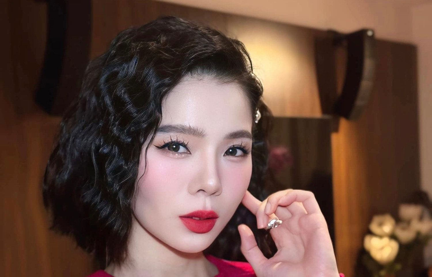 Nghệ sĩ học c&aacute;ch quản trị khủng hoảng truyền th&ocirc;ng