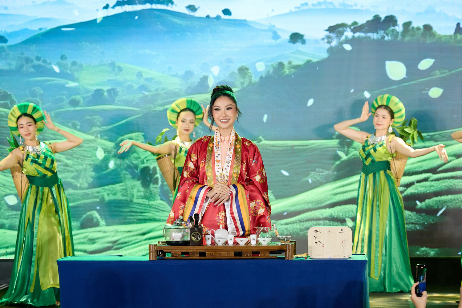 Hoa hậu Phương Linh