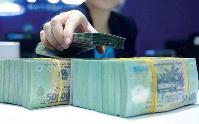 Từ tiền gửi kỷ lục của người dân, thấy gì về lãi suất ngân hàng?