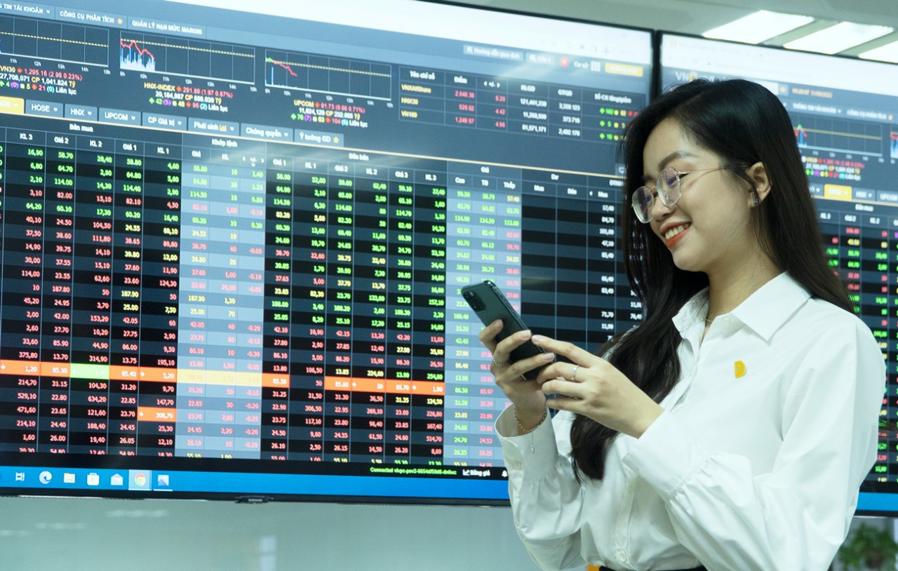 Chứng khoán khai xuân: Nhà đầu tư có nên xuống tiền?