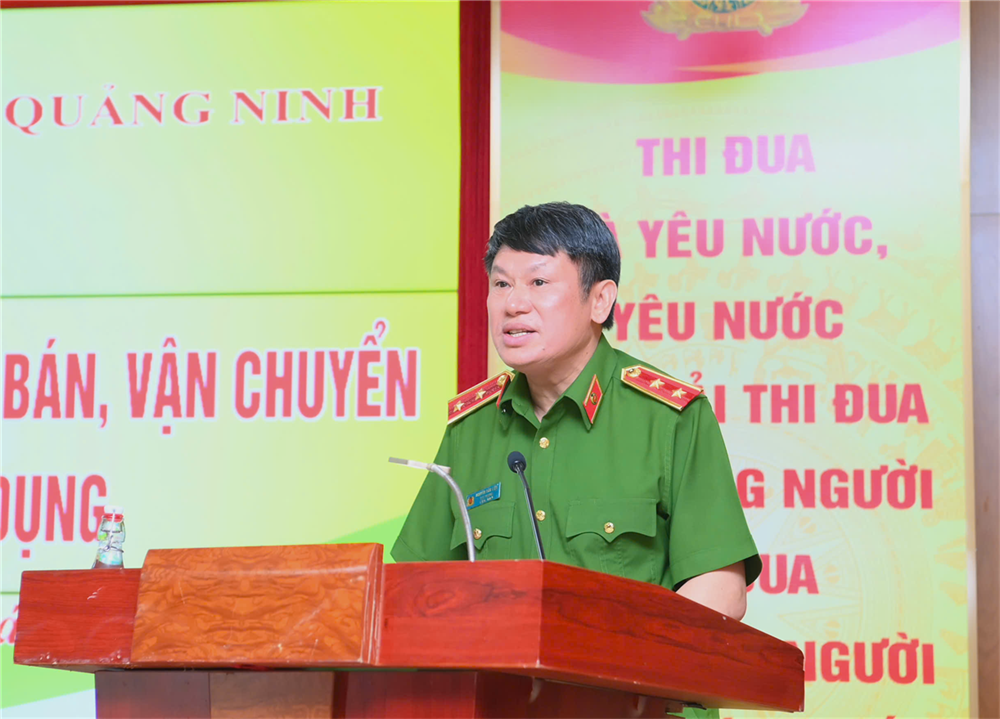 Lãnh đạo Công an tỉnh Quảng Ninh trình bày báo cáo quá trình đấu tranh chuyên án.