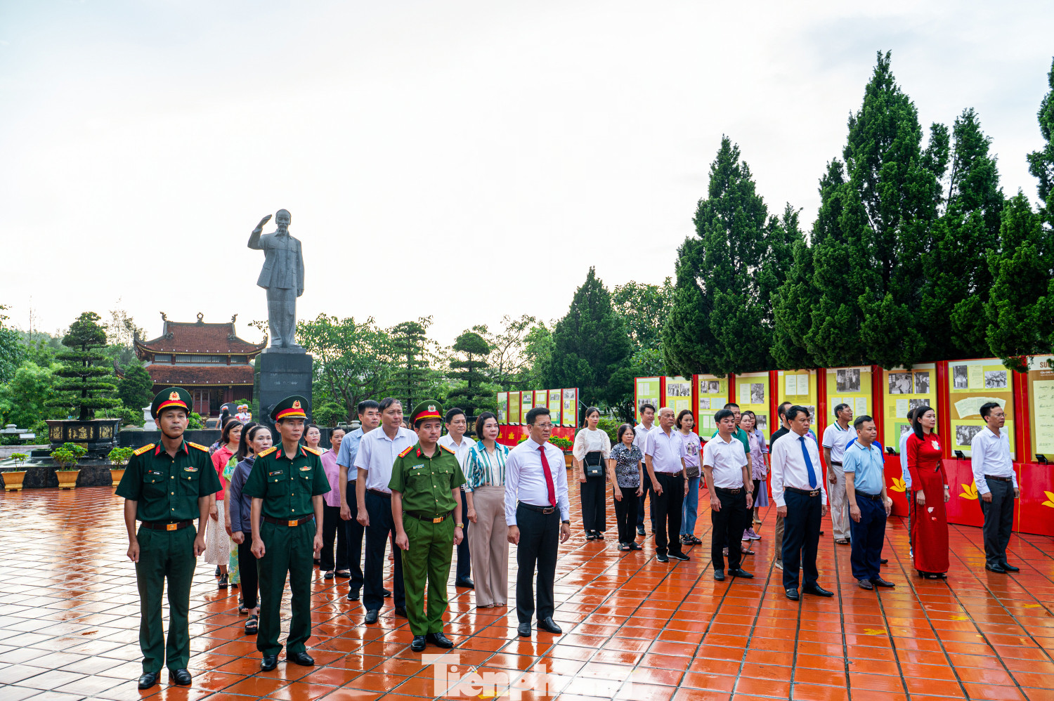 Trải qua hơn 60 năm kể từ ngày Bác về thăm, Cô Tô hôm nay đã đổi thay nhưng những dấu mốc lịch sử ngày đón Bác Hồ về thăm, quần thể Khu lưu niệm Chủ tịch Hồ Chí Minh trên đảo Cô Tô ghi dấu bóng hình Bác đến nay vẫn còn vẹn nguyên trở thành địa chỉ đỏ của quân, dân và khách du lịch mỗi lần ghé thăm đảo. Trải qua hơn 60 năm kể từ ngày Bác về thăm, Cô Tô hôm nay đã đổi thay nhưng những dấu mốc lịch sử ngày đón Bác Hồ về thăm, quần thể Khu lưu niệm Chủ tịch Hồ Chí Minh trên đảo Cô Tô ghi dấu bóng hình Bác đến nay vẫn còn vẹn nguyên trở thành địa chỉ đỏ của quân, dân và khách du lịch mỗi lần ghé thăm đảo.