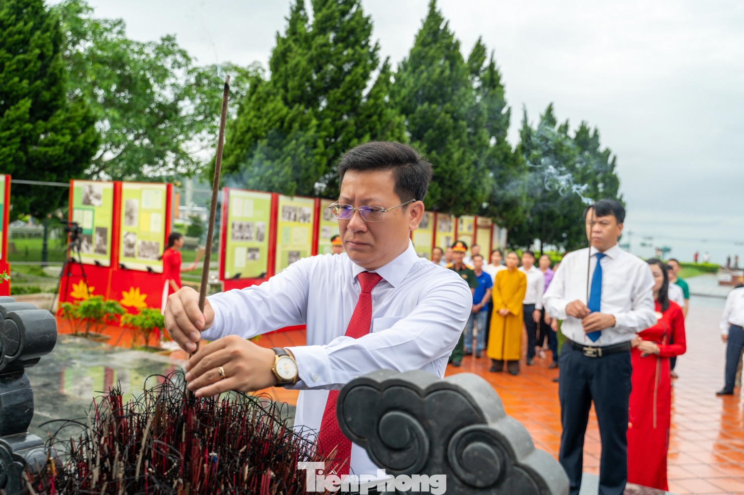 Trải qua hơn 60 năm kể từ ngày Bác về thăm, Cô Tô hôm nay đã đổi thay nhưng những dấu mốc lịch sử ngày đón Bác Hồ về thăm, quần thể Khu lưu niệm Chủ tịch Hồ Chí Minh trên đảo Cô Tô ghi dấu bóng hình Bác đến nay vẫn còn vẹn nguyên trở thành địa chỉ đỏ của quân, dân và khách du lịch mỗi lần ghé thăm đảo. Trải qua hơn 60 năm kể từ ngày Bác về thăm, Cô Tô hôm nay đã đổi thay nhưng những dấu mốc lịch sử ngày đón Bác Hồ về thăm, quần thể Khu lưu niệm Chủ tịch Hồ Chí Minh trên đảo Cô Tô ghi dấu bóng hình Bác đến nay vẫn còn vẹn nguyên trở thành địa chỉ đỏ của quân, dân và khách du lịch mỗi lần ghé thăm đảo.