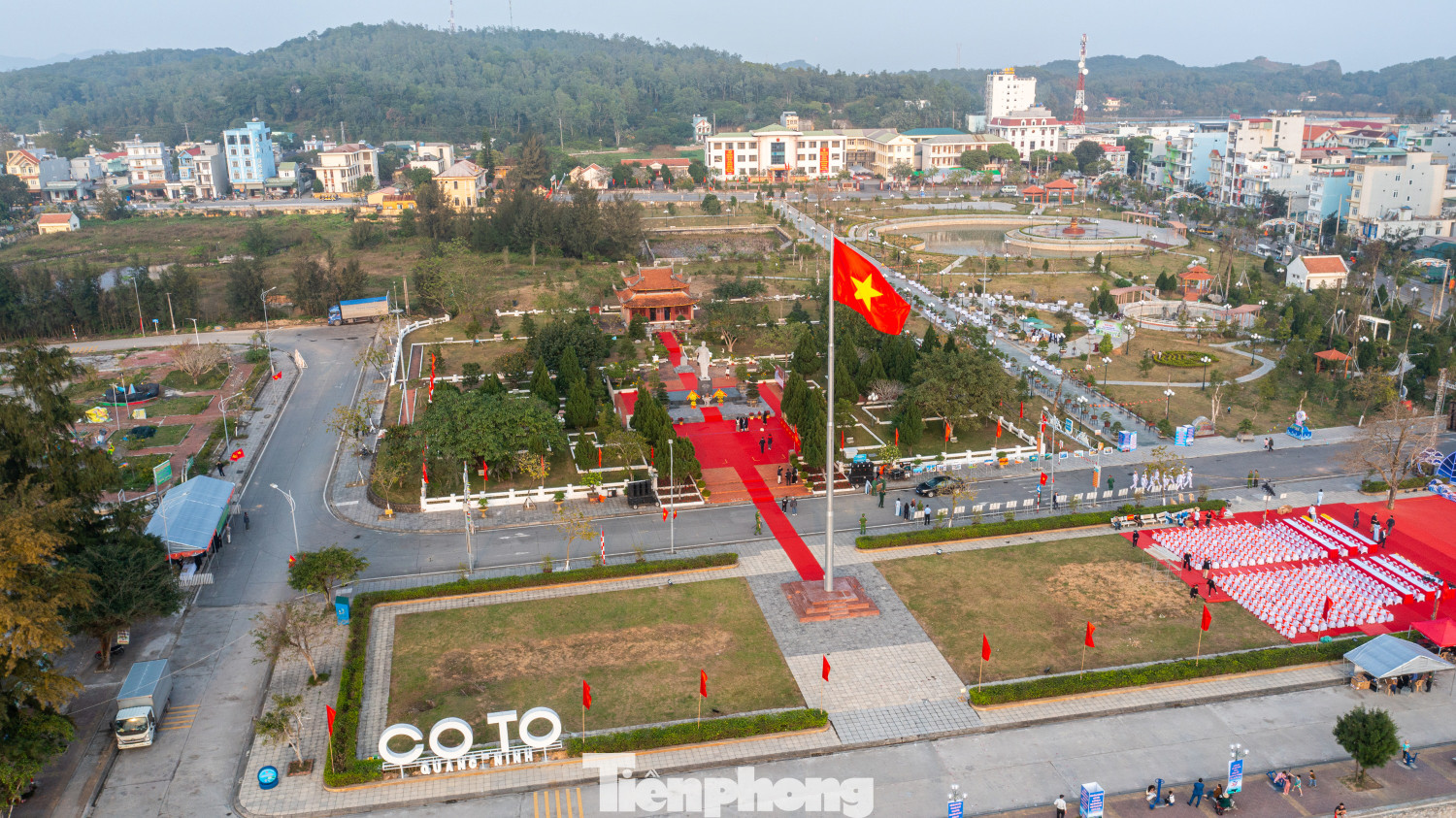 Di tích quốc gia đặc biệt Khu lưu niệm Chủ tịch Hồ Chí Minh trên đảo Cô Tô trước đây được lấy tên là Di tích lịch sử những địa điểm lưu niệm Hồ Chủ tịch trên đảo Cô Tô, còn người dân thường gọi thân thương là di tích Bác Hồ nằm tại thị trấn Cô Tô. Di tích quốc gia đặc biệt Khu lưu niệm Chủ tịch Hồ Chí Minh trên đảo Cô Tô trước đây được lấy tên là Di tích lịch sử những địa điểm lưu niệm Hồ Chủ tịch trên đảo Cô Tô, còn người dân thường gọi thân thương là di tích Bác Hồ nằm tại thị trấn Cô Tô.