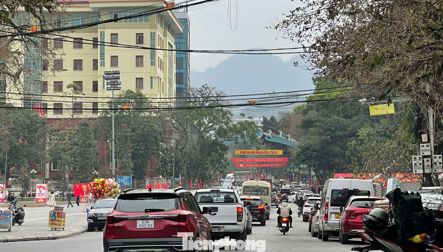 Được biết, dịp Tết Nguyên đán 2025 năm nay, lượng du khách đến Việt Nam tăng cao kỷ lục, đặc biệt là từ mùng 2 Tết. Được biết, dịp Tết Nguyên đán 2025 năm nay, lượng du khách đến Việt Nam tăng cao kỷ lục, đặc biệt là từ mùng 2 Tết.