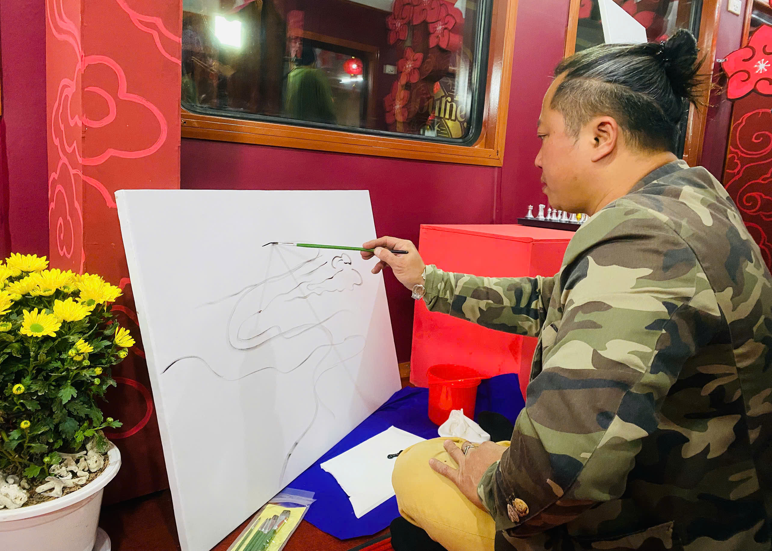 Việc đưa những toa xe cộng đồng mang đậm văn hóa Việt vào phục vụ hành khách không chỉ nằm trong chuỗi các sản phẩm mục tiêu “toa tàu là điểm check in, nhà ga là điểm đến” mà ngành đường sắt Việt Nam còn mong muốn được tham gia vào việc quảng bá văn hóa truyền thống, quảng bá du lịch Việt Nam và đưa văn hóa vào trong hoạt động kinh doanh. Việc đưa những toa xe cộng đồng mang đậm văn hóa Việt vào phục vụ hành khách không chỉ nằm trong chuỗi các sản phẩm mục tiêu “toa tàu là điểm check in, nhà ga là điểm đến” mà ngành đường sắt Việt Nam còn mong muốn được tham gia vào việc quảng bá văn hóa truyền thống, quảng bá du lịch Việt Nam và đưa văn hóa vào trong hoạt động kinh doanh.