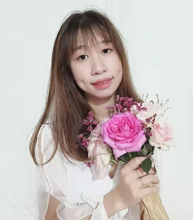 Cô cũng tích cực tham gia các hoạt động nghiên cứu khoa học do trường tổ chức. Ảnh: NVCC