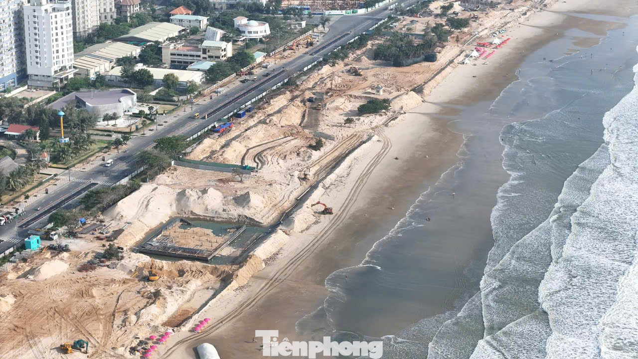 Ông Hoàng Vũ Thảnh - Chủ tịch UBND TP. Vũng Tàu - cho biết, việc cải tạo và xây dựng mới công viên tại trục đường Thùy Vân - Bãi Sau sẽ góp phần làm tăng mảng xanh, đảm bảo mỹ quan đô thị, tạo ra các không gian để tổ chức lễ hội, không gian du lịch; đồng thời cung cấp cho người dân địa phương và khách du lịch thêm không gian sinh hoạt cộng đồng, tham quan, tăng thêm lối tiếp cận biển… Ông Hoàng Vũ Thảnh - Chủ tịch UBND TP. Vũng Tàu - cho biết, việc cải tạo và xây dựng mới công viên tại trục đường Thùy Vân - Bãi Sau sẽ góp phần làm tăng mảng xanh, đảm bảo mỹ quan đô thị, tạo ra các không gian để tổ chức lễ hội, không gian du lịch; đồng thời cung cấp cho người dân địa phương và khách du lịch thêm không gian sinh hoạt cộng đồng, tham quan, tăng thêm lối tiếp cận biển…