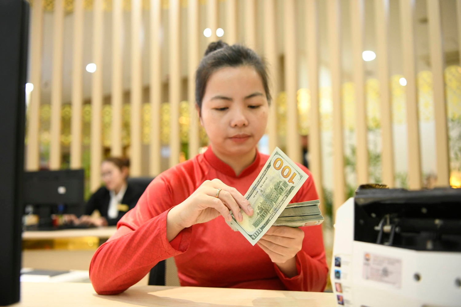 Kiểm tra, xử lý nghiêm các điểm mua bán ngoại tệ trái phép