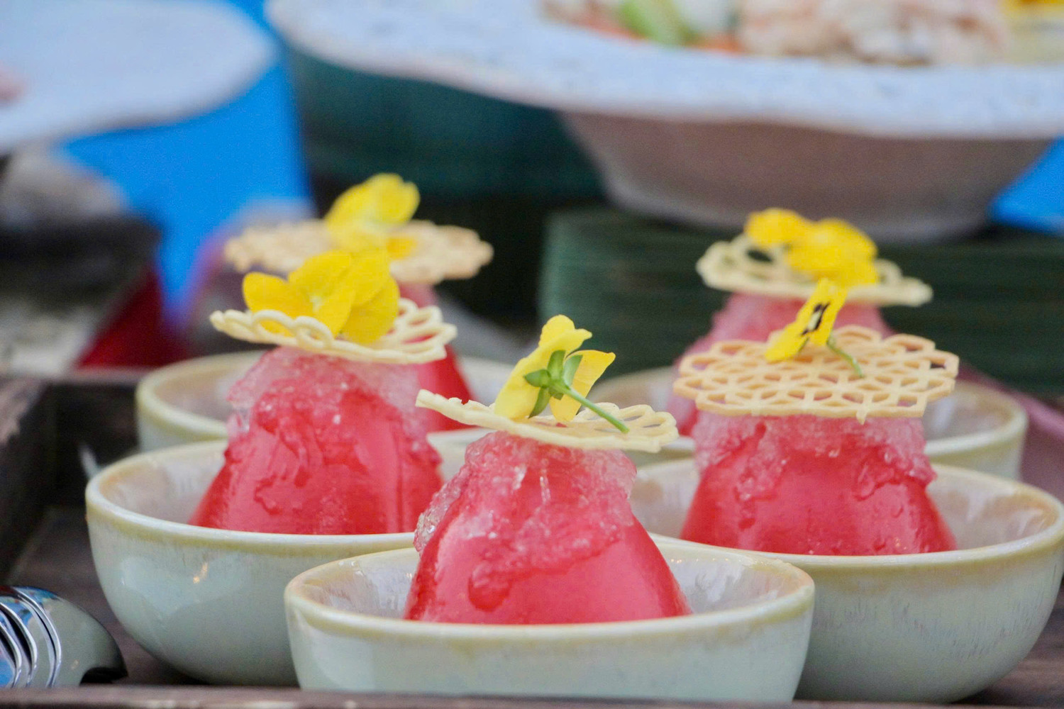 Tại chương trình, các đội thi sẽ chế biến yến sào được khai thác từ các đảo thiên nhiên trong vùng biển Khánh Hòa thành các món ăn đặc sắc mang đậm nét văn hóa truyền thống ẩm thực Việt Nam. Tại chương trình, các đội thi sẽ chế biến yến sào được khai thác từ các đảo thiên nhiên trong vùng biển Khánh Hòa thành các món ăn đặc sắc mang đậm nét văn hóa truyền thống ẩm thực Việt Nam.