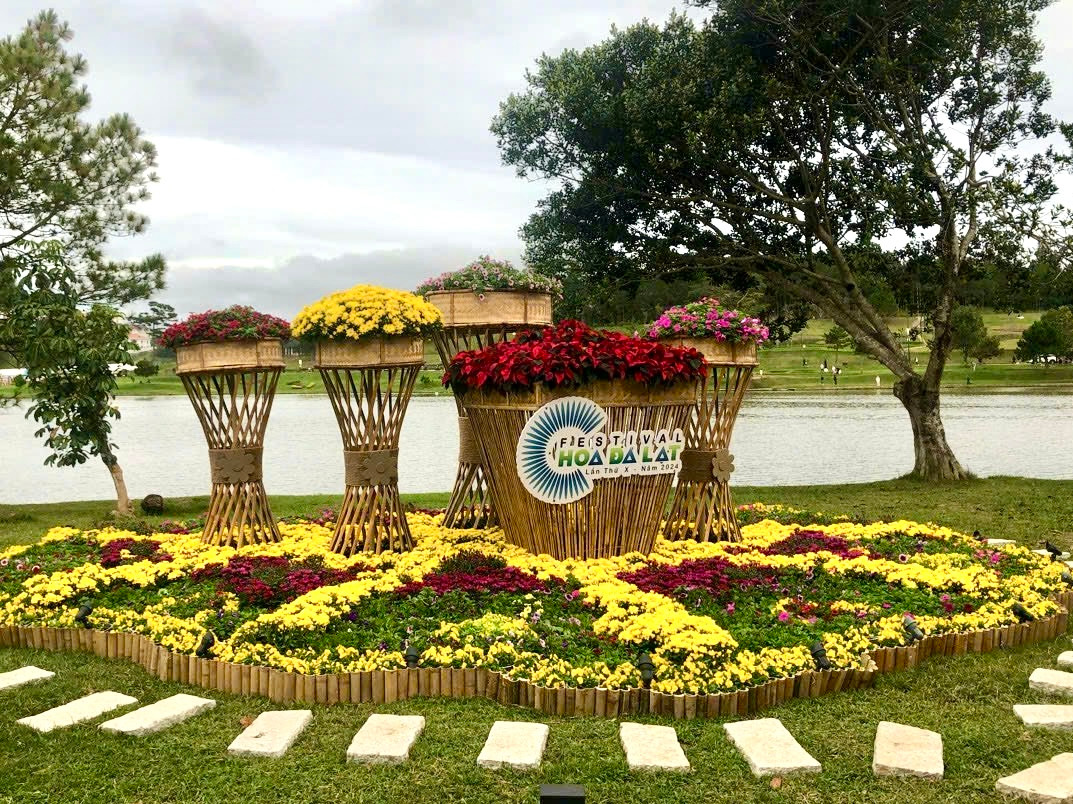 Nhiều tiểu cảnh quanh hồ Xuân Hương hứa hẹn sẽ là điểm check-in lý tưởng cho người dân và du khách. Nhiều tiểu cảnh quanh hồ Xuân Hương hứa hẹn sẽ là điểm check-in lý tưởng cho người dân và du khách.