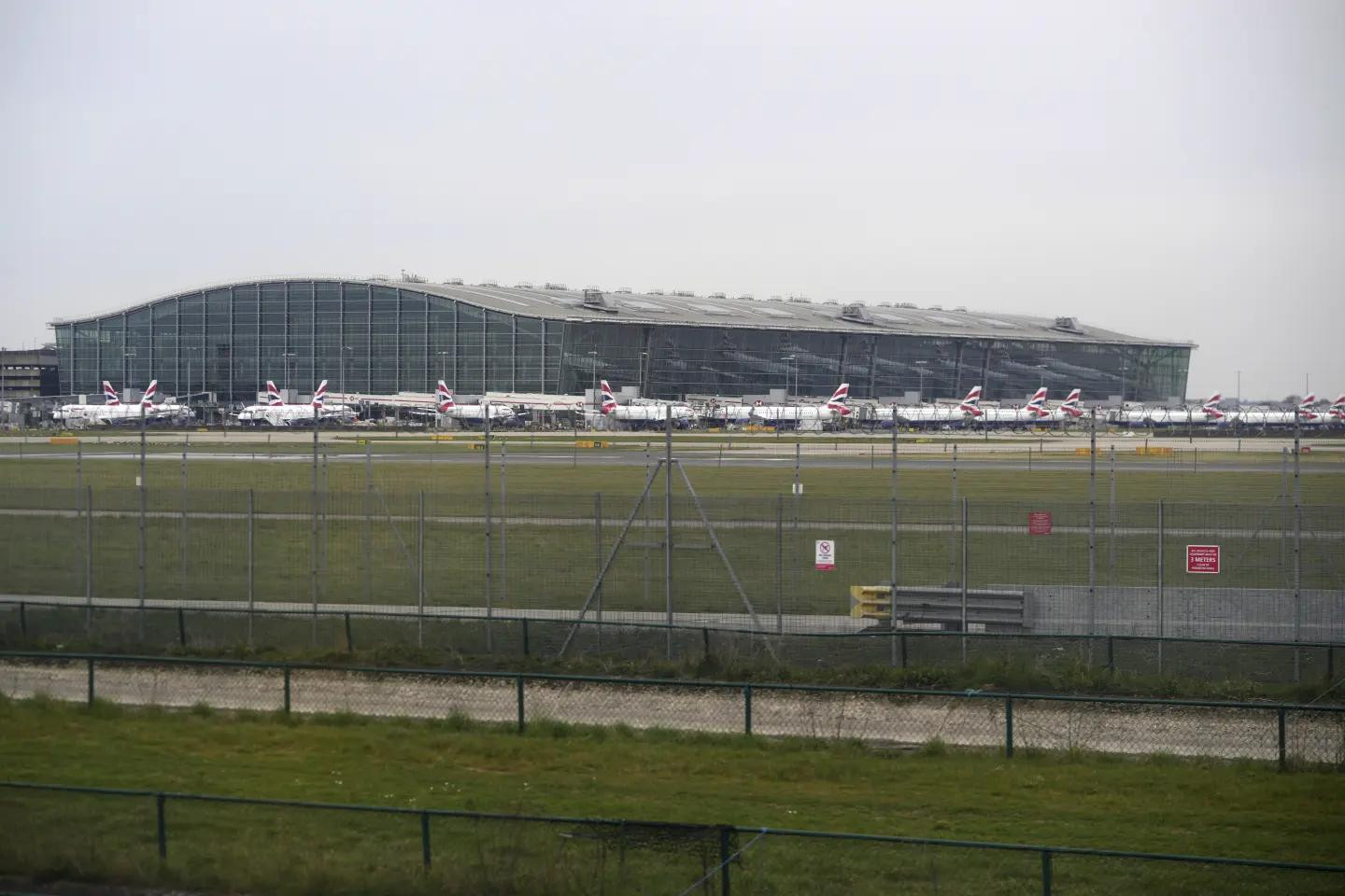 AP cho biết, Heathrow là một trong những sân bay bận rộn thế giới về du lịch quốc tế. Sân bay này đã có tháng 1 bận rộn nhất trong lịch sử vào đầu năm nay khi đón tới hơn 6,3 triệu hành khách, tăng hơn 5% so với cùng kỳ năm ngoái. Tháng 1 cũng là tháng thứ 11 liên tiếp sân bay Heathrow có trung bình hơn 200.000 hành khách mỗi ngày. Ảnh: AP. AP cho biết, Heathrow là một trong những sân bay bận rộn thế giới về du lịch quốc tế. Sân bay này đã có tháng 1 bận rộn nhất trong lịch sử vào đầu năm nay khi đón tới hơn 6,3 triệu hành khách, tăng hơn 5% so với cùng kỳ năm ngoái. Tháng 1 cũng là tháng thứ 11 liên tiếp sân bay Heathrow có trung bình hơn 200.000 hành khách mỗi ngày. Ảnh: AP.