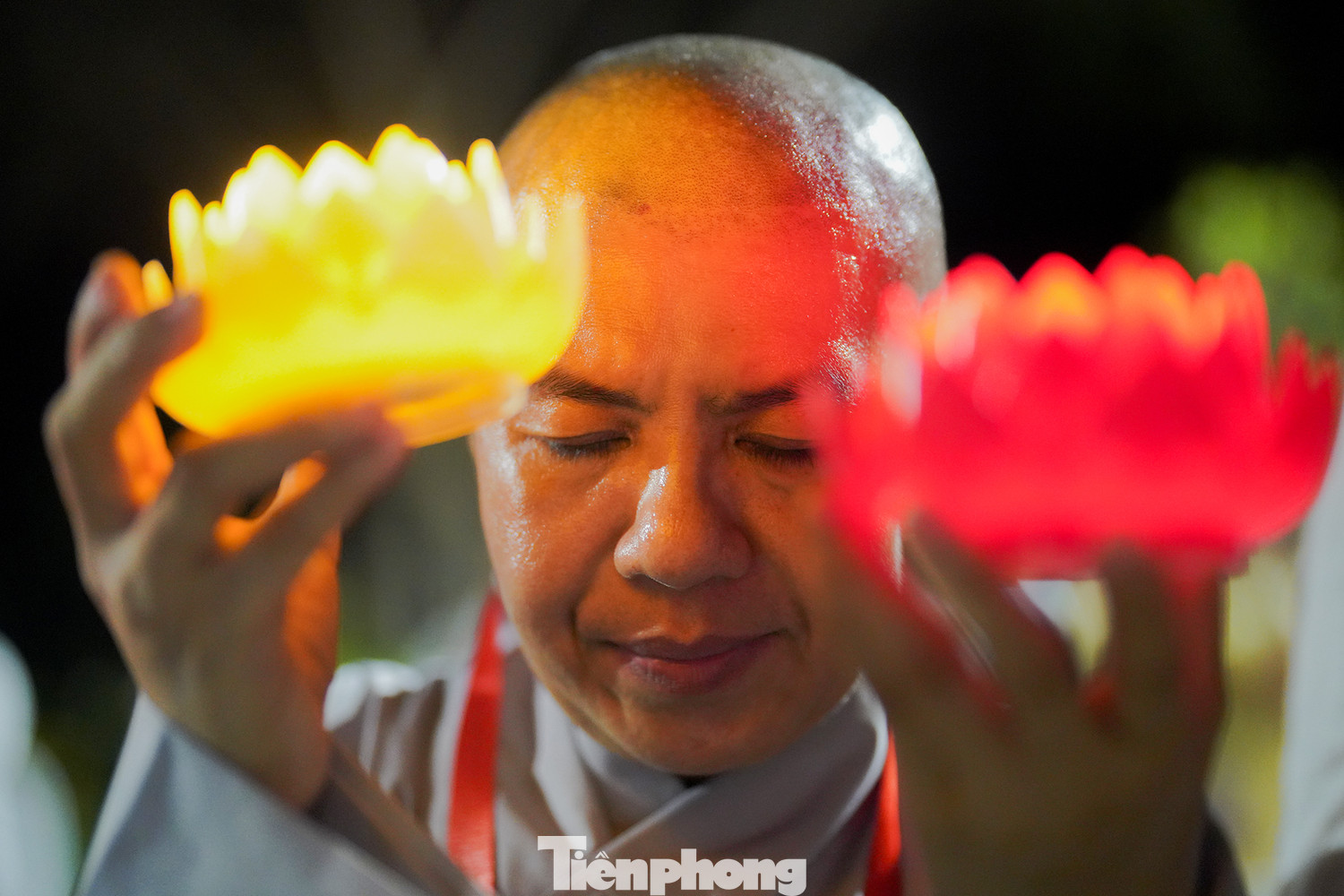 Phật tử quốc tế và Việt Nam cũng nhau thực hành nghi lễ cầu nguyện cho nền hòa bình thế giới bền vững. Phật tử quốc tế và Việt Nam cũng nhau thực hành nghi lễ cầu nguyện cho nền hòa bình thế giới bền vững.