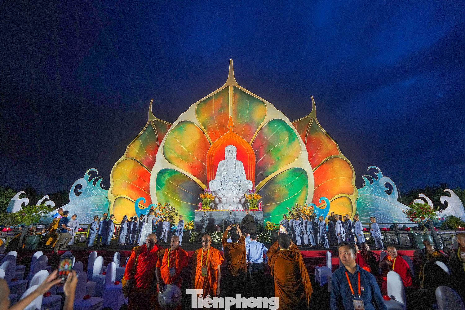 Đại lễ Vesak Liên Hợp Quốc 2025 có chủ đề Đoàn kết và bao dung vì nhân phẩm con người: Tuệ giác Phật giáo vì hòa bình thế giới và phát triển bền vững. Đại lễ Vesak Liên Hợp Quốc 2025 có chủ đề Đoàn kết và bao dung vì nhân phẩm con người: Tuệ giác Phật giáo vì hòa bình thế giới và phát triển bền vững.