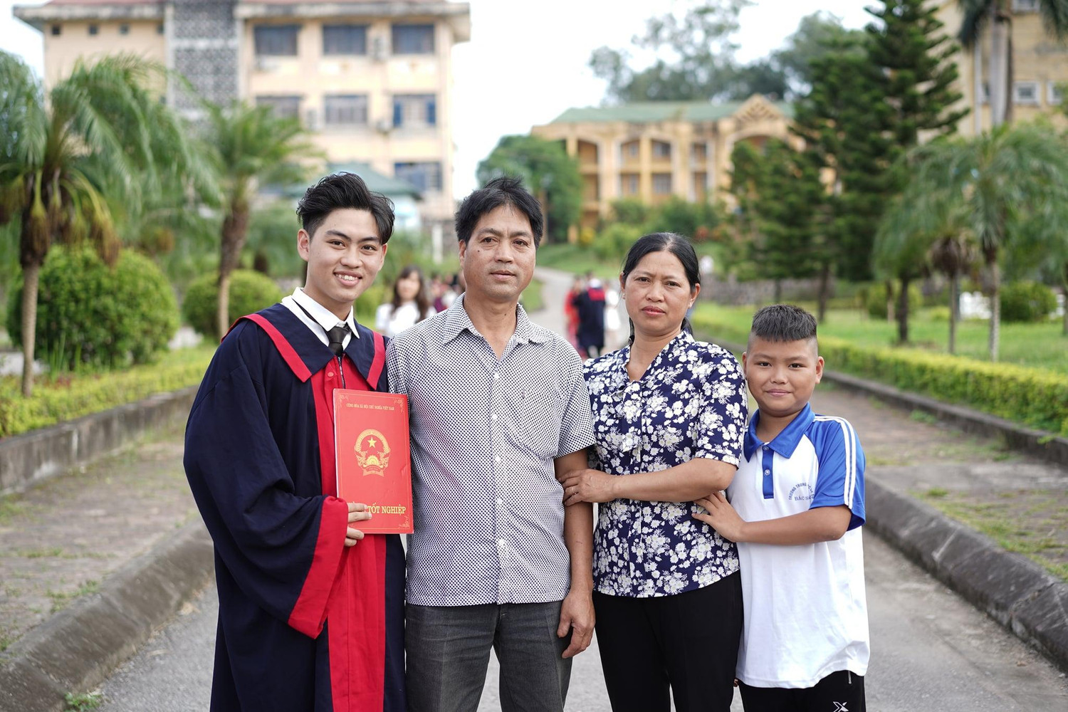 Sinh ra nghèo khó, Vlog triệu view Nguyễn Minh Trường vươn lên trả hết nợ cho gia đình