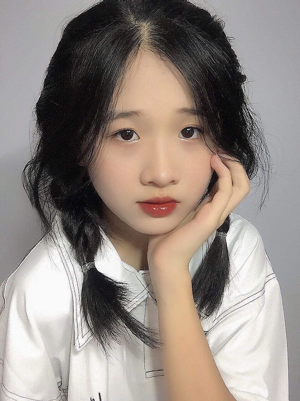 Nữ sinh 16 tuổi gây sốt với loạt ảnh đời thường, tiết lộ về dự định du học trong tương lai