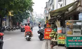 Vỉa hè Hà Nội tiếp tục bị lấn chiếm dù đang ra quân xử lý