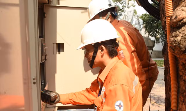 Tiêu thụ điện toàn quốc phá đỉnh lịch sử, khuyến cáo sử dụng điện tiết kiệm
