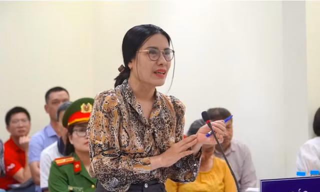 Vụ cựu Hiệu trưởng thu 15.000 đồng mỗi tiết học thêm: Luật sư đặt câu hỏi về 27 tài liệu mà bị cáo đã nộp