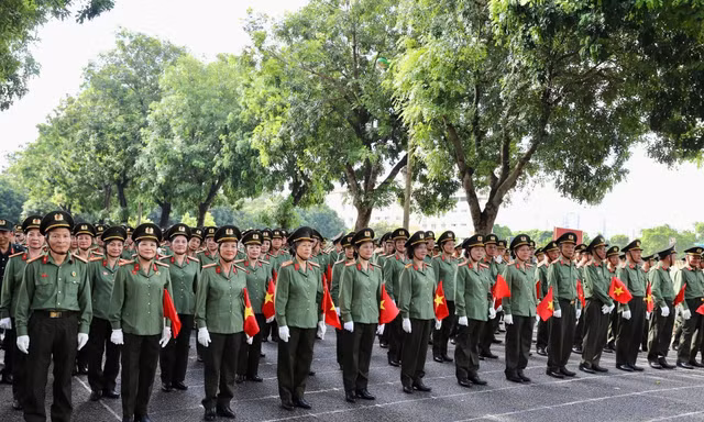 Khối diễu hành cựu Công an nhân dân miệt mài tập luyện để 'đều và đẹp' trong ngày lễ trọng đại của dân tộc