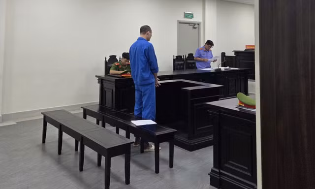 Đâm vợ 11 nhát dao khi phát hiện tin nhắn xưng 'vợ, chồng' với người lạ