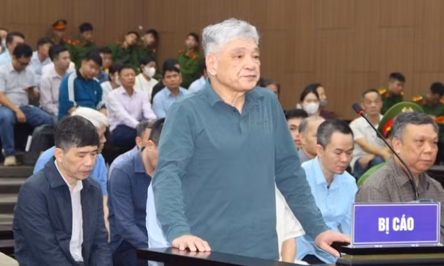 Lời khai về 10 tỷ đồng đặt trước cửa nhà Quyền cục trưởng