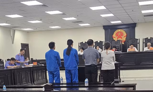 Hai cựu Kiểm sát viên lĩnh án tù vì nhận tiền để giúp người phạm tội hưởng án treo
