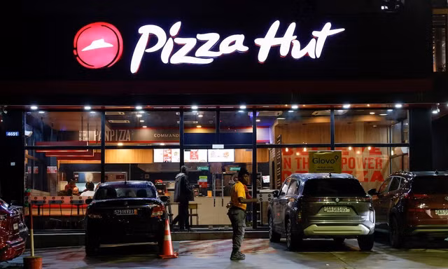 Công ty mẹ bết bát, bán chuỗi Pizza Hut giá 2,7 tỷ USD 