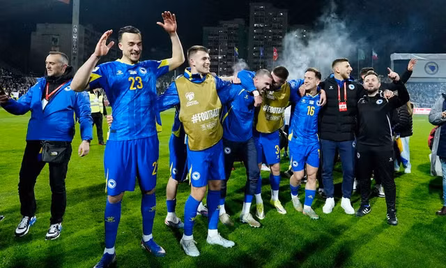 Bosnia vỡ òa khi vượt qua vòng loại.