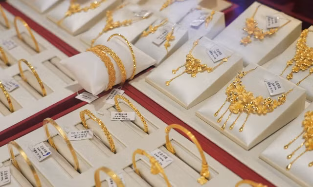 Giá vàng thế giới giảm mạnh 