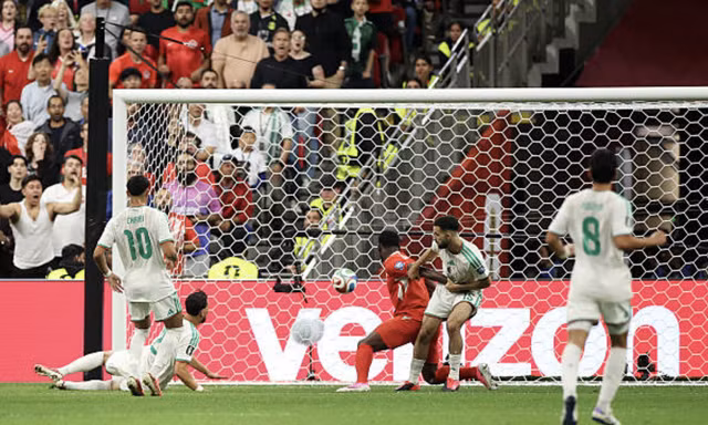Trực tiếp Thụy Sĩ 1-0 Algeria (hiệp 1): Thế trận chặt chẽ
