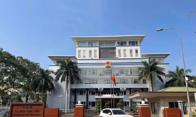 UBND TP Buôn Ma Thuột (cũ) chi trả thiếu tiền phụ cấp ưu đãi nghề của hàng ngàn giáo viên. 