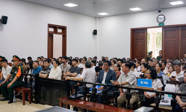 Các bị hại có mặt tại tòa.
