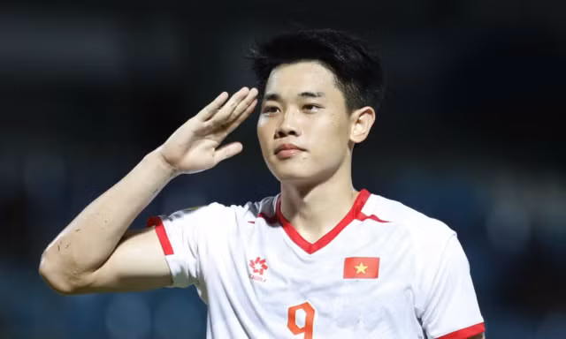 Đình Bắc mất lợi thế ở cuộc đua Vua phá lưới ASEAN Cup 2026
