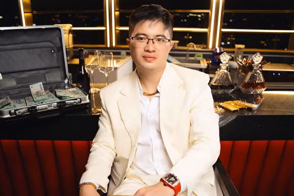 Bố đẻ của siêu lừa Mr Pips bị lừa 2,5 tỷ khi tìm cửa ‘chạy’ giám định tâm thần cho con