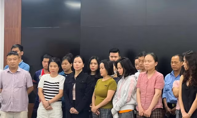 Truy tố nhiều bác sĩ 'hô biến' tội phạm thành bệnh nhân tâm thần