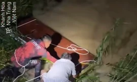 Lũ cuốn trôi cả quan tài ở Nha Trang 