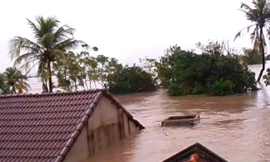 Đề nghị khẩn cấp cứu 40 công nhân mắc kẹt do mưa lũ tại cao tốc Chí Thạnh – Vân Phong