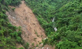 Chạy đua với thời gian tìm nạn nhân mất tích tại điểm sạt lở đèo Khánh Sơn