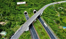 Cận cảnh 13km cuối cùng cao tốc Vân Phong - Nha Trang chuẩn bị đưa vào khai thác