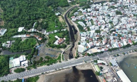 Lãnh đạo tỉnh Khánh Hòa yêu cầu xử lý dứt điểm nước đen ngòm chảy ra biển Nha Trang